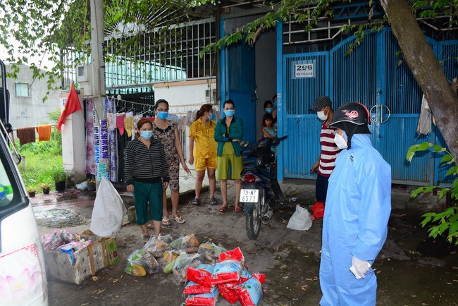 Continuing to support people in need in the Covid-19 pandemic of Hoang Phap Pagoda (series 11)