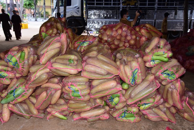 Continuing to support people in need in the Covid-19 pandemic of Hoang Phap Pagoda (series 11)