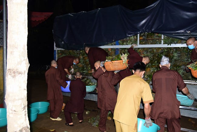 Continuing to support people in need in the Covid-19 pandemic of Hoang Phap Pagoda (series 11)