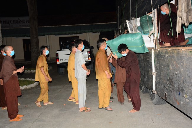 Continuing to support people in need in the Covid-19 pandemic of Hoang Phap Pagoda (series 11)