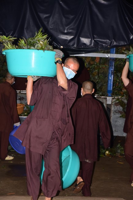 Continuing to support people in need in the Covid-19 pandemic of Hoang Phap Pagoda (series 11)