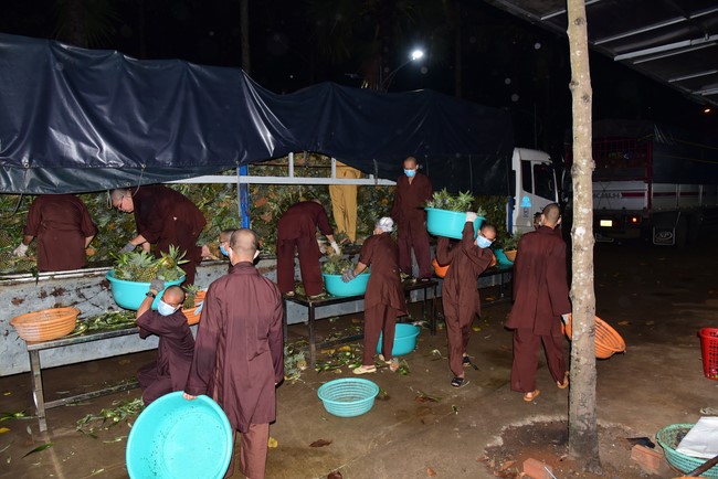 Continuing to support people in need in the Covid-19 pandemic of Hoang Phap Pagoda (series 11)