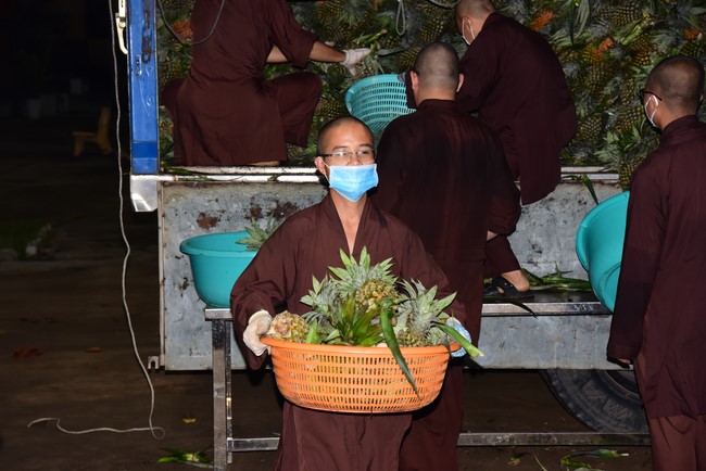 Continuing to support people in need in the Covid-19 pandemic of Hoang Phap Pagoda (series 11)