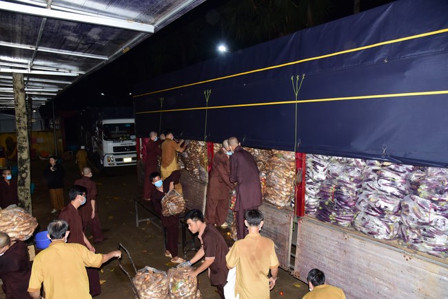 Continuing to support people in need in the Covid-19 pandemic of Hoang Phap Pagoda (series 11)