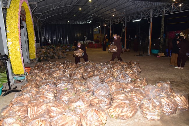 Continuing to support people in need in the Covid-19 pandemic of Hoang Phap Pagoda (series 11)