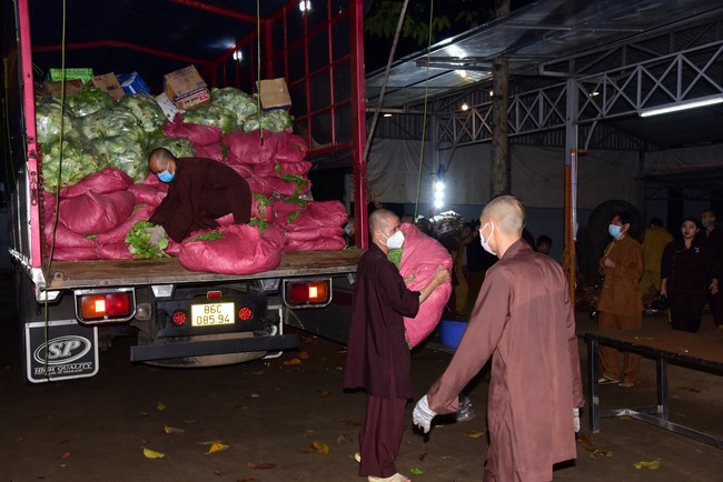 Continuing to support people in need in the Covid-19 pandemic of Hoang Phap Pagoda (series 11)
