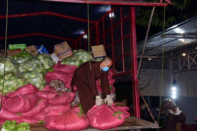 Continuing to support people in need in the Covid-19 pandemic of Hoang Phap Pagoda (series 11)