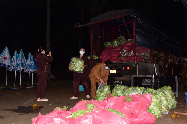 Continuing to support people in need in the Covid-19 pandemic of Hoang Phap Pagoda (series 11)