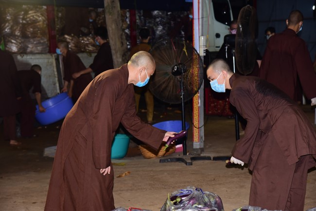 Continuing to support people in need in the Covid-19 pandemic of Hoang Phap Pagoda (series 11)