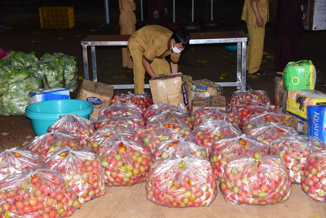 Continuing to support people in need in the Covid-19 pandemic of Hoang Phap Pagoda (series 11)