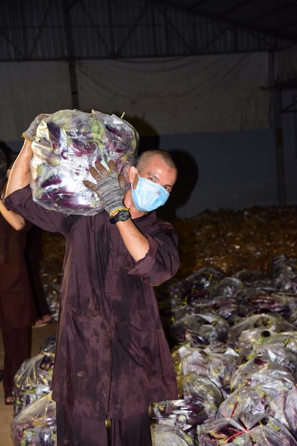 Continuing to support people in need in the Covid-19 pandemic of Hoang Phap Pagoda (series 11)