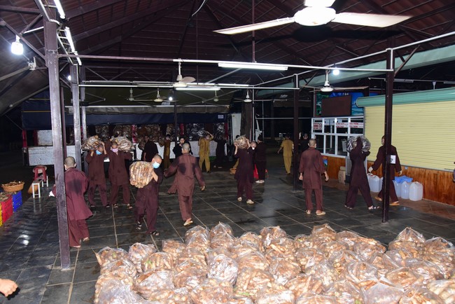 Continuing to support people in need in the Covid-19 pandemic of Hoang Phap Pagoda (series 11)