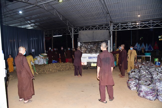 Continuing to support people in need in the Covid-19 pandemic of Hoang Phap Pagoda (series 11)