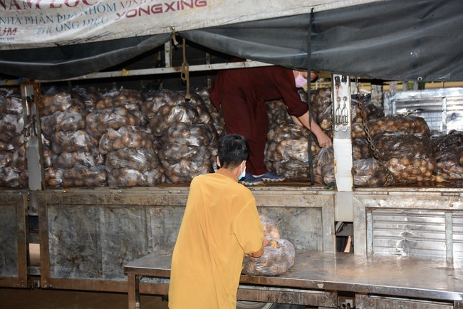 Continuing to support people in need in the Covid-19 pandemic of Hoang Phap Pagoda (series 12)