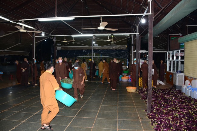 Continuing to support people in need in the Covid-19 pandemic of Hoang Phap Pagoda (series 12)