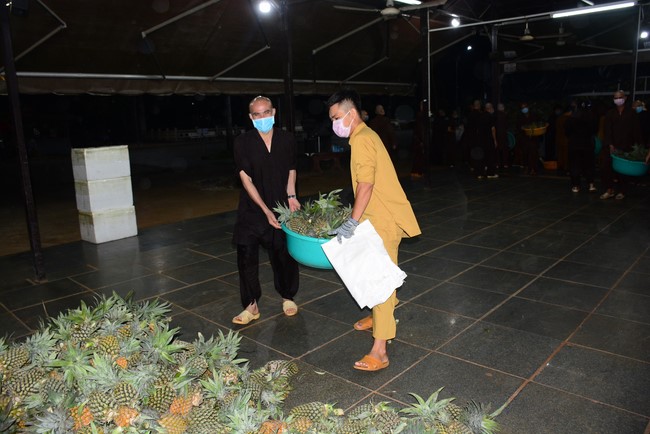 Continuing to support people in need in the Covid-19 pandemic of Hoang Phap Pagoda (series 12)