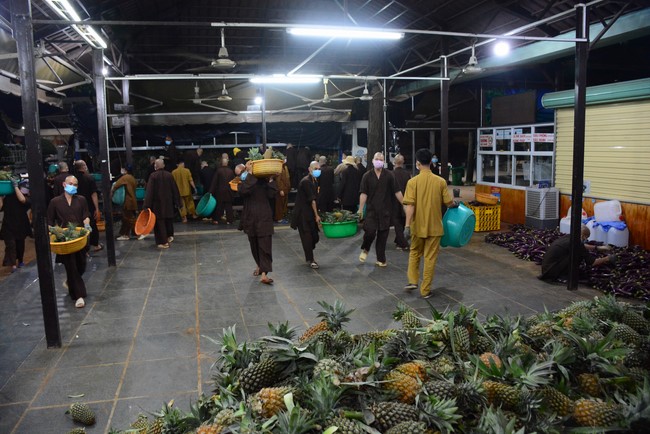 Continuing to support people in need in the Covid-19 pandemic of Hoang Phap Pagoda (series 12)