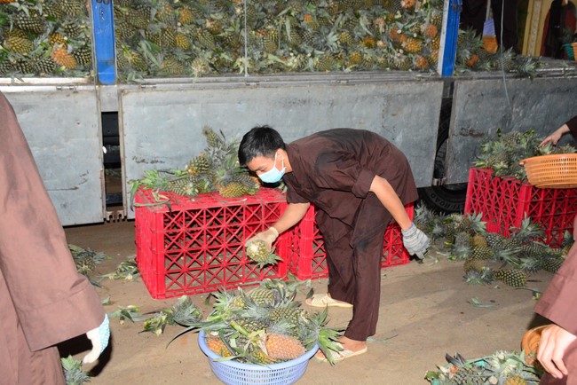 Continuing to support people in need in the Covid-19 pandemic of Hoang Phap Pagoda (series 12)