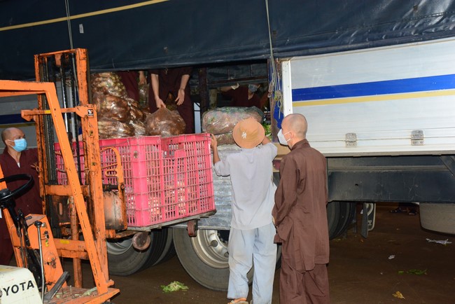 Continuing to support people in need in the Covid-19 pandemic of Hoang Phap Pagoda (series 12)