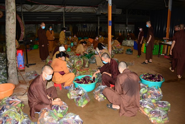 Continuing to support people in need in the Covid-19 pandemic of Hoang Phap Pagoda (series 12)