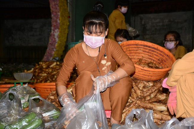 Continuing to support people in need in the Covid-19 pandemic of Hoang Phap Pagoda (series 12)