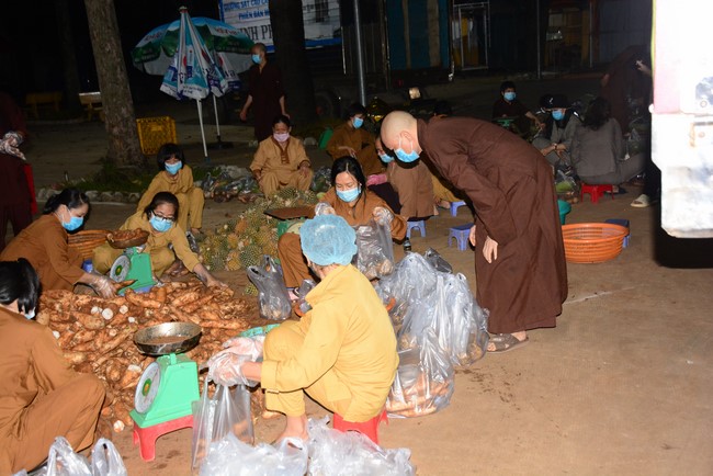 Continuing to support people in need in the Covid-19 pandemic of Hoang Phap Pagoda (series 12)