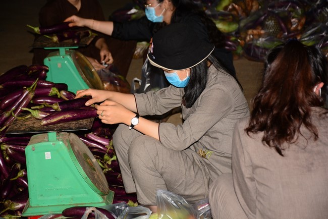 Continuing to support people in need in the Covid-19 pandemic of Hoang Phap Pagoda (series 12)