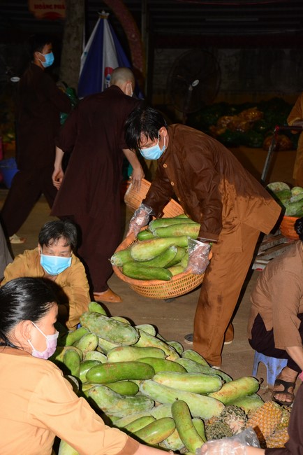 Continuing to support people in need in the Covid-19 pandemic of Hoang Phap Pagoda (series 12)