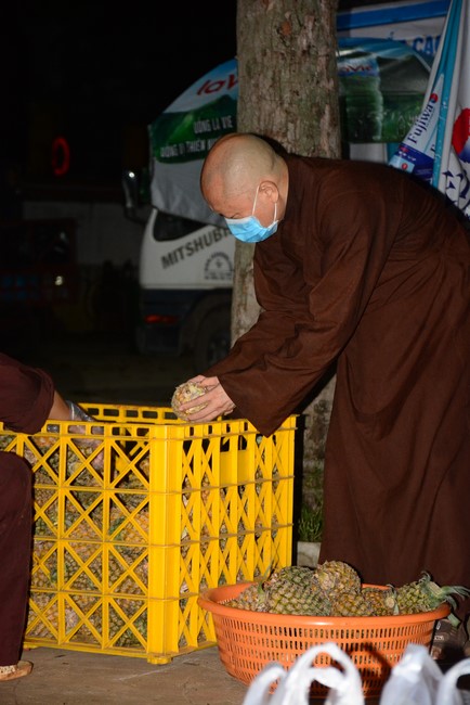 Continuing to support people in need in the Covid-19 pandemic of Hoang Phap Pagoda (series 12)