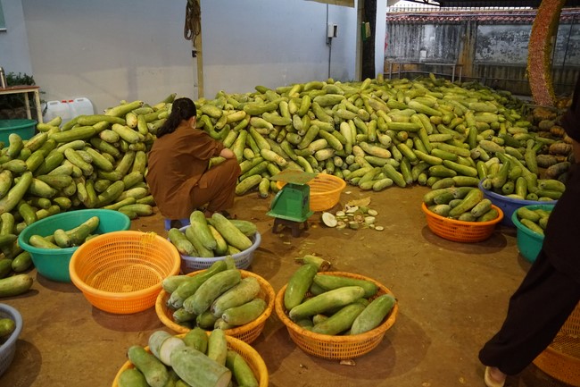 Continuing to support people in need in the Covid-19 pandemic of Hoang Phap Pagoda (series 12)