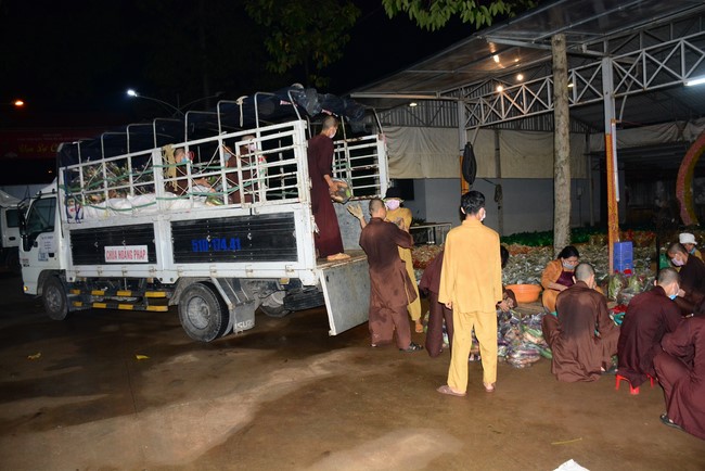 Continuing to support people in need in the Covid-19 pandemic of Hoang Phap Pagoda (series 12)