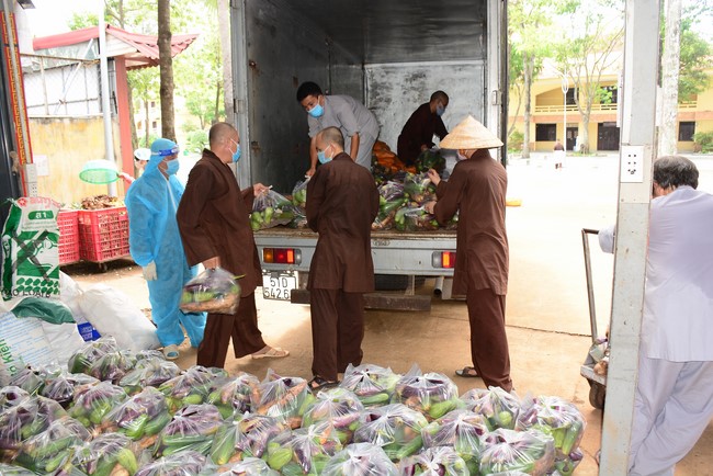 Continuing to support people in need in the Covid-19 pandemic of Hoang Phap Pagoda (series 12)
