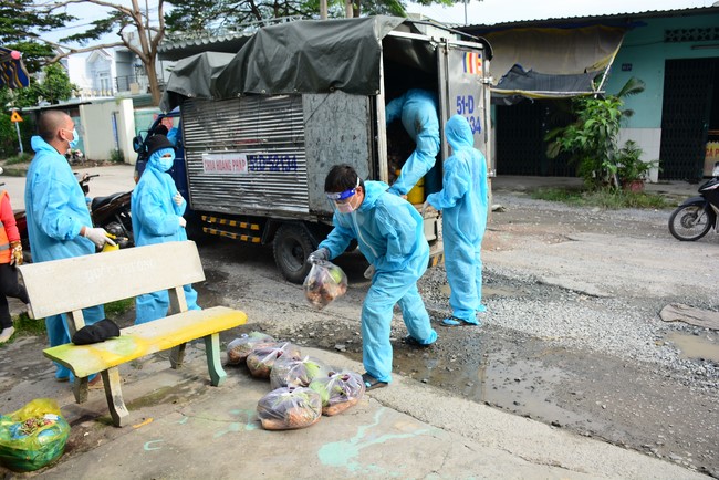 Continuing to support people in need in the Covid-19 pandemic of Hoang Phap Pagoda (series 12)