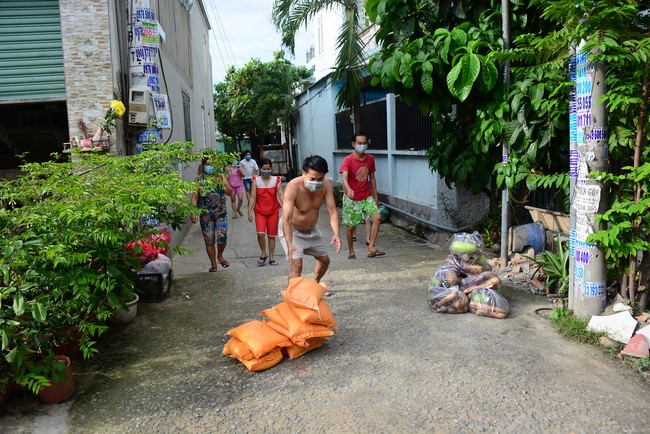 Continuing to support people in need in the Covid-19 pandemic of Hoang Phap Pagoda (series 12)