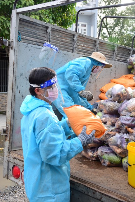 Continuing to support people in need in the Covid-19 pandemic of Hoang Phap Pagoda (series 12)
