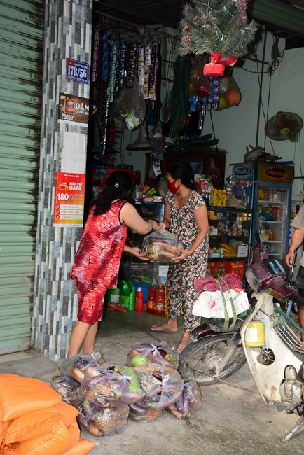Continuing to support people in need in the Covid-19 pandemic of Hoang Phap Pagoda (series 12)