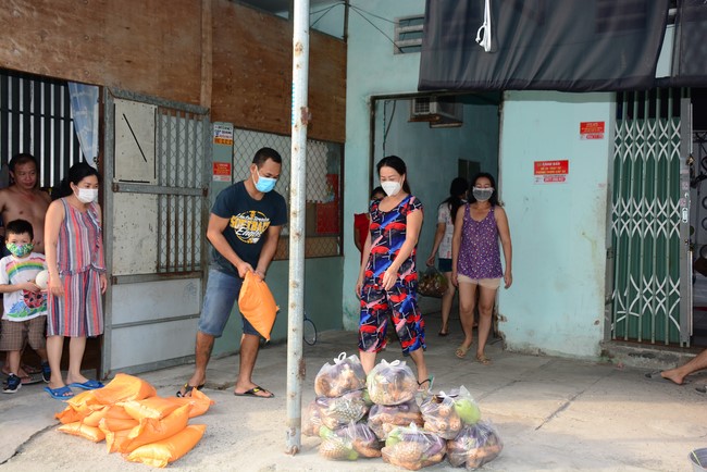 Continuing to support people in need in the Covid-19 pandemic of Hoang Phap Pagoda (series 12)