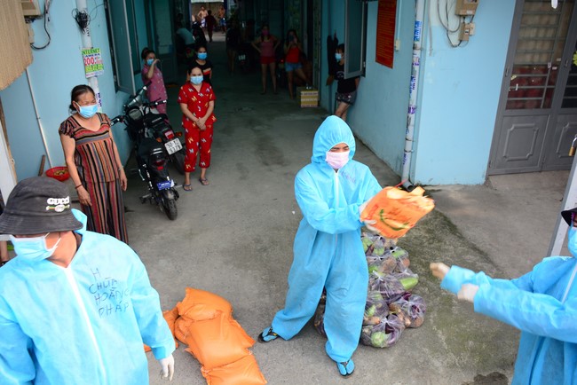 Continuing to support people in need in the Covid-19 pandemic of Hoang Phap Pagoda (series 12)