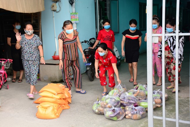 Continuing to support people in need in the Covid-19 pandemic of Hoang Phap Pagoda (series 12)