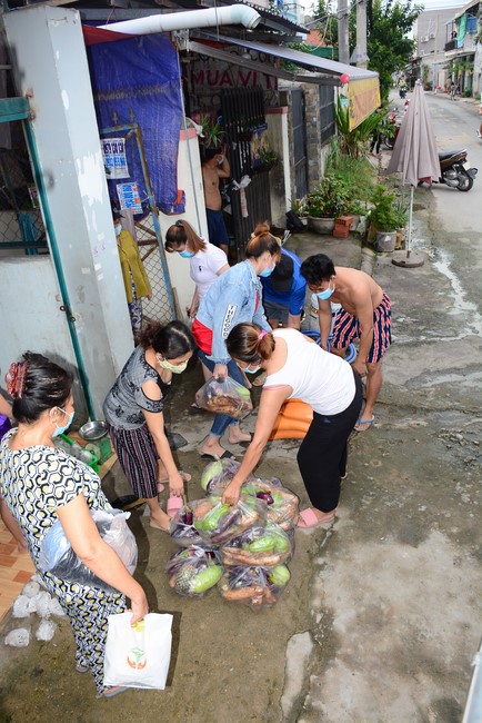 Continuing to support people in need in the Covid-19 pandemic of Hoang Phap Pagoda (series 12)