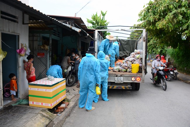 Continuing to support people in need in the Covid-19 pandemic of Hoang Phap Pagoda (series 12)