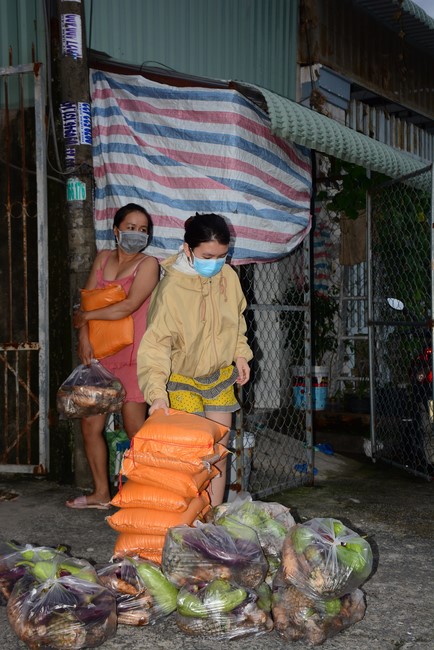 Continuing to support people in need in the Covid-19 pandemic of Hoang Phap Pagoda (series 12)