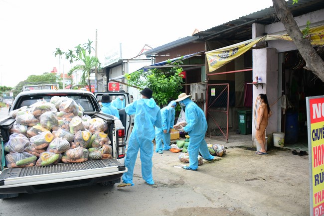 Continuing to support people in need in the Covid-19 pandemic of Hoang Phap Pagoda (series 12)