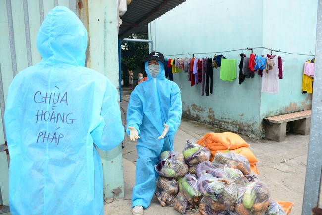 Continuing to support people in need in the Covid-19 pandemic of Hoang Phap Pagoda (series 12)