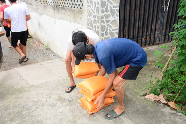 Continuing to support people in need in the Covid-19 pandemic of Hoang Phap Pagoda (series 12)