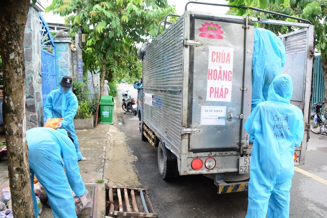 Continuing to support people in need in the Covid-19 pandemic of Hoang Phap Pagoda (series 12)