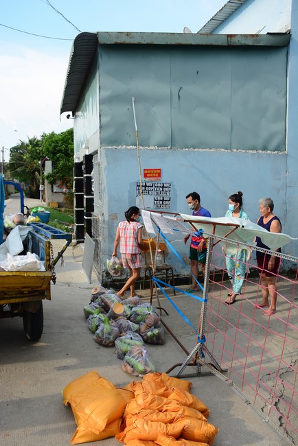 Continuing to support people in need in the Covid-19 pandemic of Hoang Phap Pagoda (series 12)