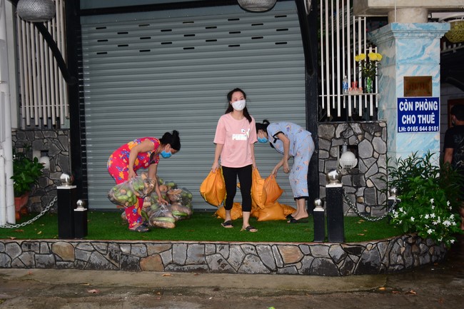 Continuing to support people in need in the Covid-19 pandemic of Hoang Phap Pagoda (series 12)
