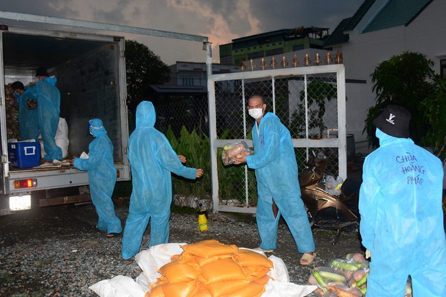 Continuing to support people in need in the Covid-19 pandemic of Hoang Phap Pagoda (series 12)