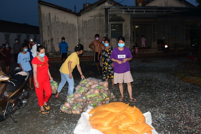 Continuing to support people in need in the Covid-19 pandemic of Hoang Phap Pagoda (series 12)